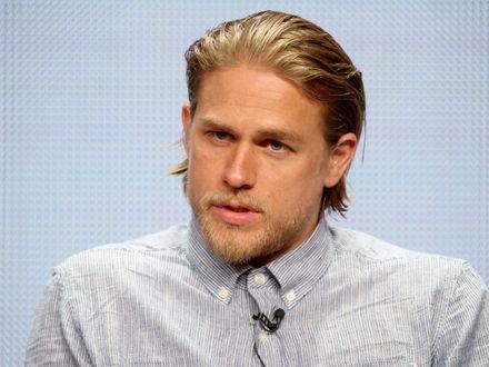 Charlie Hunnam będzie Królem Arturem