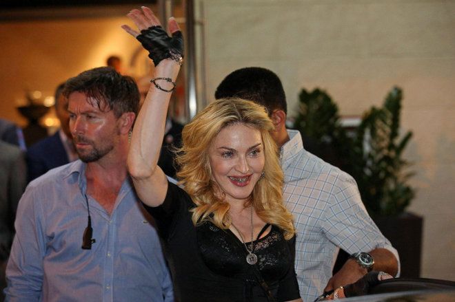 Madonna ma zakaz wstępu do kina za bawienie się komórką
