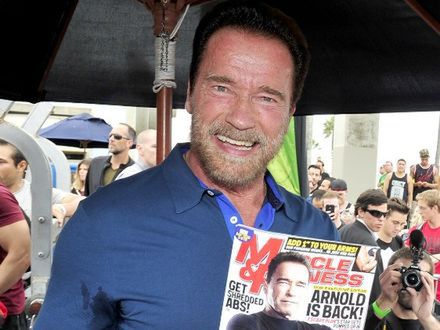 Arnold Schwarzenegger trenuje w łóżku
