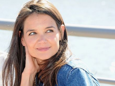 Katie Holmes w łóżku Greya?