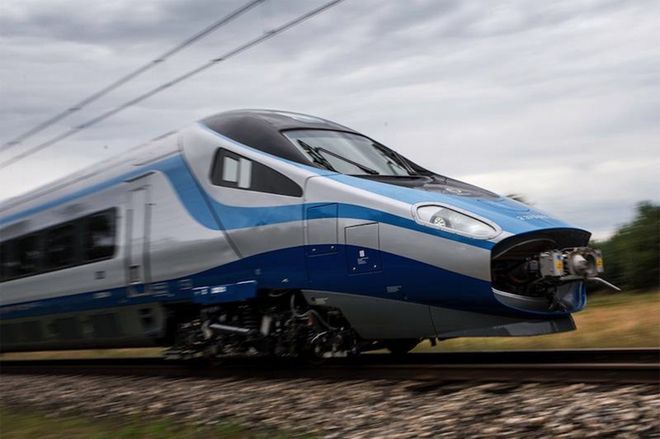 Polskie Pendolino jest szybkie? Oto  najszybsze pociągi na świecie