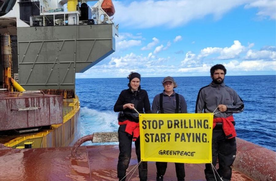 Greenpeace protestuje na jednostce Shell