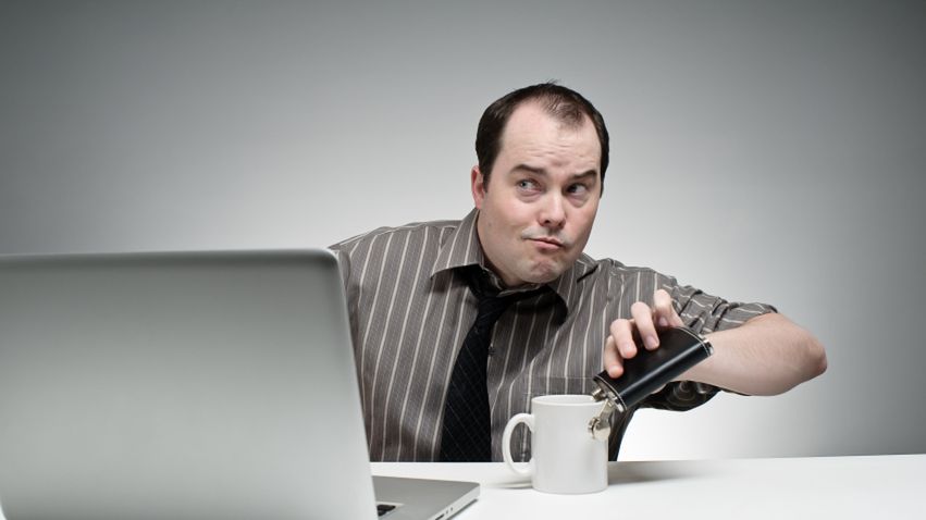 Jednym z powodów zwolnienia dyscyplinarnego może być wykonywanie przez pracownika obowiązków służbowych w stanie nietrzeźwości