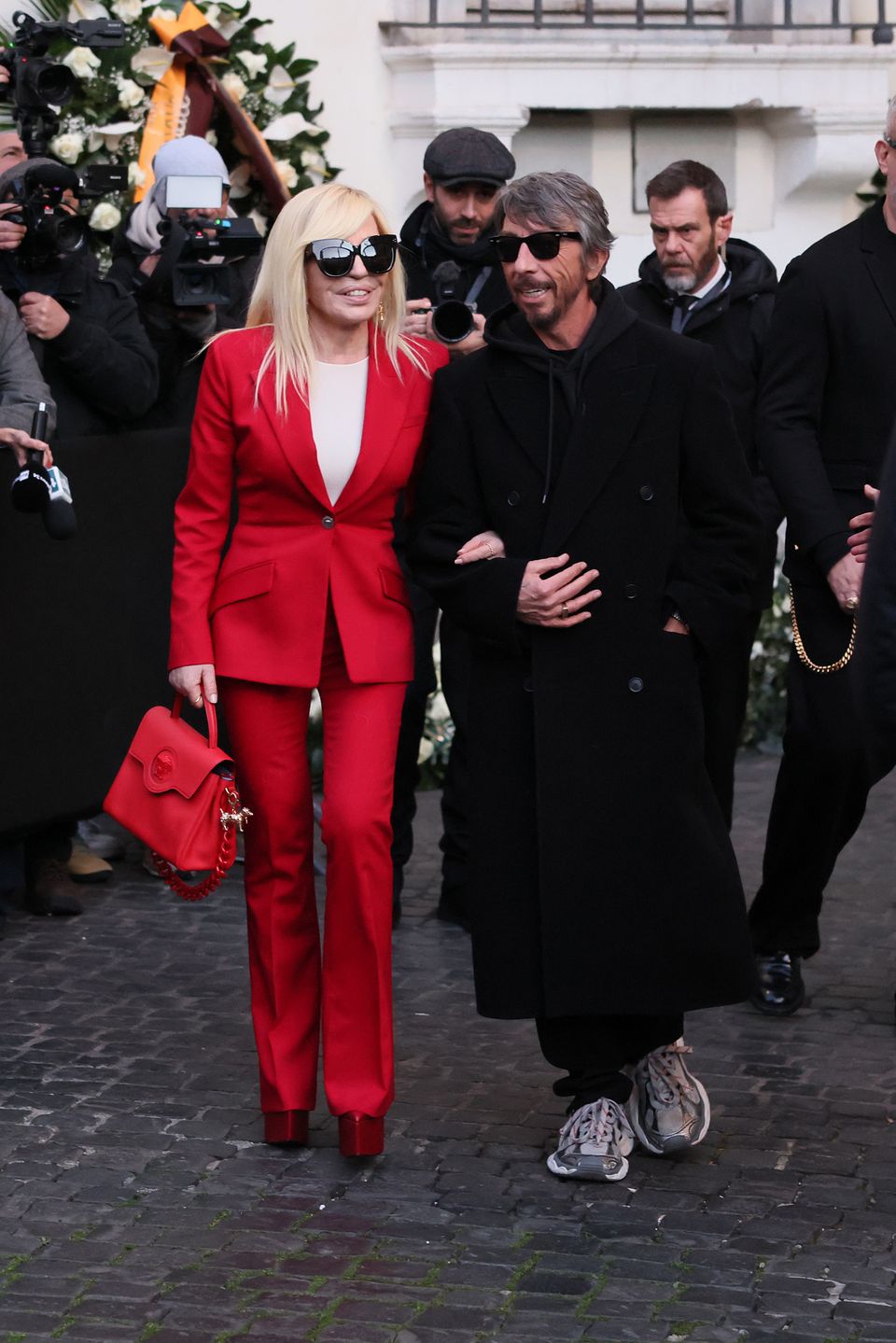 Donatella Verscace w czerwieni na pogrzebie Valentino