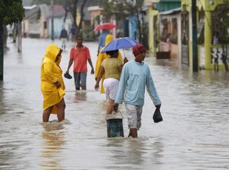 Huragan Isaac sieje postrach. Już osiąga 100 km/h