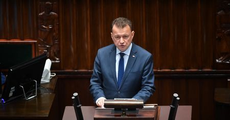 Wotum nieufności wobec szefa MON. Jest decyzja Sejmu