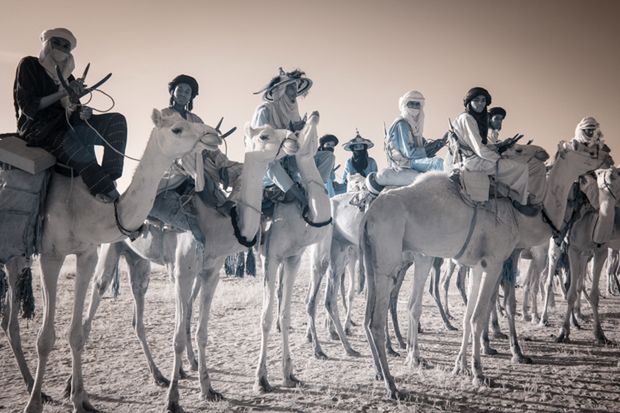 Terri Gold fotografuje święto koczowniczych plemion Wodaabe w podczerwieni 4