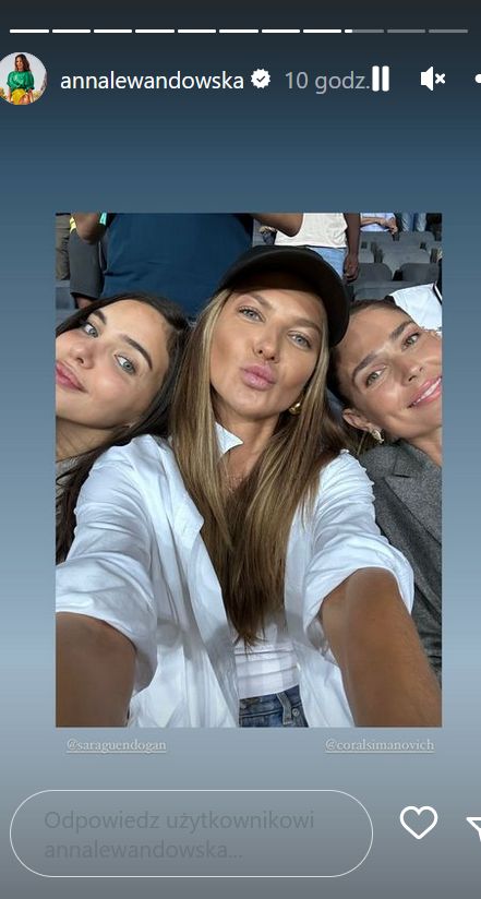 Anna Lewandowska na trybunach 