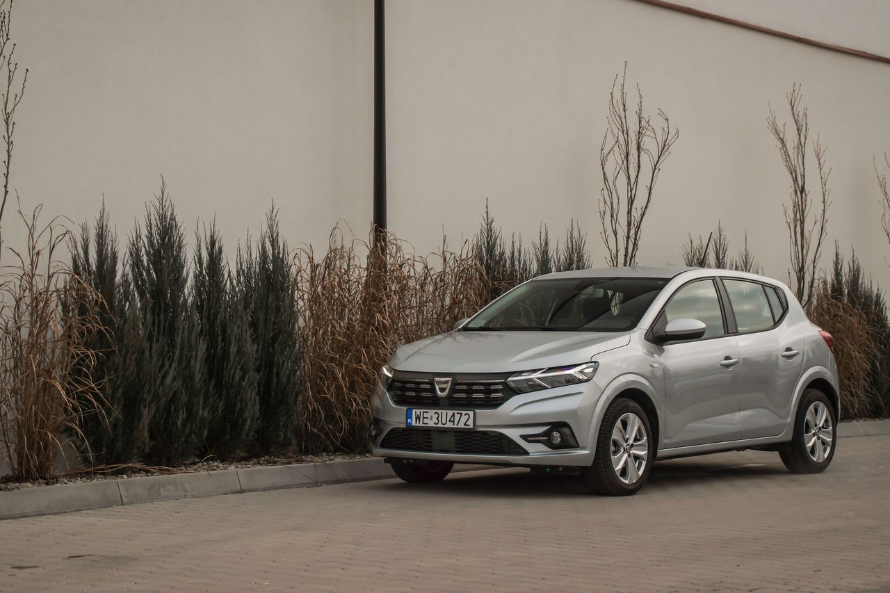 Test: Dacia Sandero z "automatem" - odrobina prestiżu, która stawia ważne pytanie