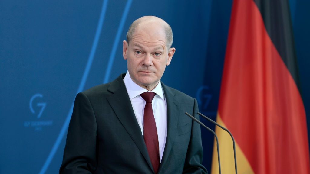 Kanclerz Niemiec Olaf Scholz może embargiem wyrządzić poważne szkody rosyjskiej gospodarce