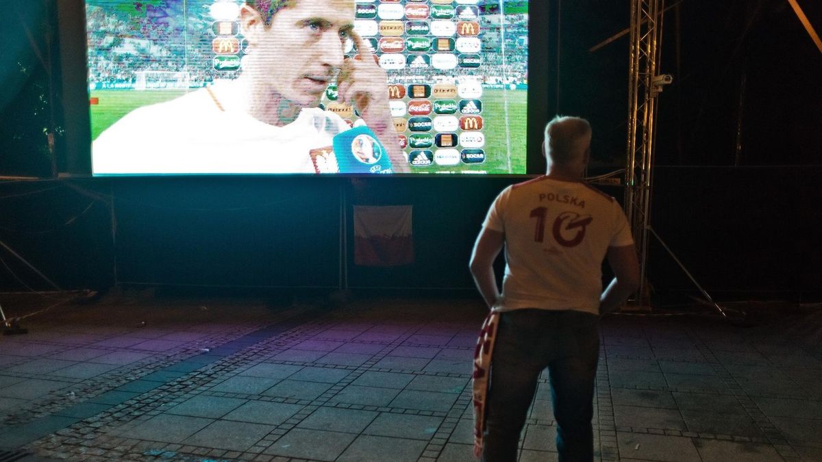 Niektóre firmy przymykają oko na oglądanie mundialu, inne nawet do tego zachęcaja