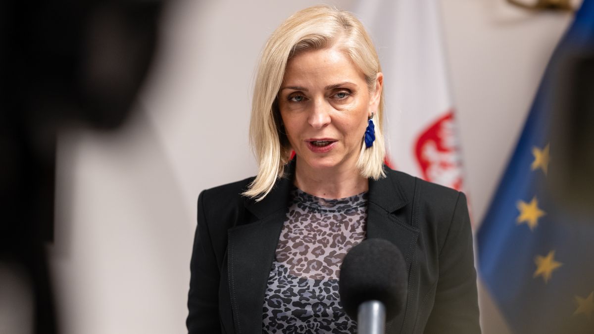 Joanna Mucha
Wilno, Litwa, 09.06.2025. Sekretarz stanu w Ministerstwie Edukacji RP Joanna Mucha udziela wypowiedzi w Ambasadzie RP w Wilnie, 9 bm. (ad) PAP/Valdemar Doveiko
Valdemar Doveiko
konferencja, polityk, polityka, spotkanie, wizyta, kobietywpolityce, wiceminister