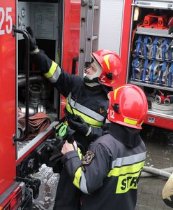 Warszawa. Pożar mieszkania przy Siennej. Strażacy ewakuowali trzy osoby