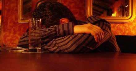 Mniej przymusów dla alkoholików