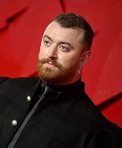 Sam Smith na niebotycznych obcasach. Znów zaskoczył na gali