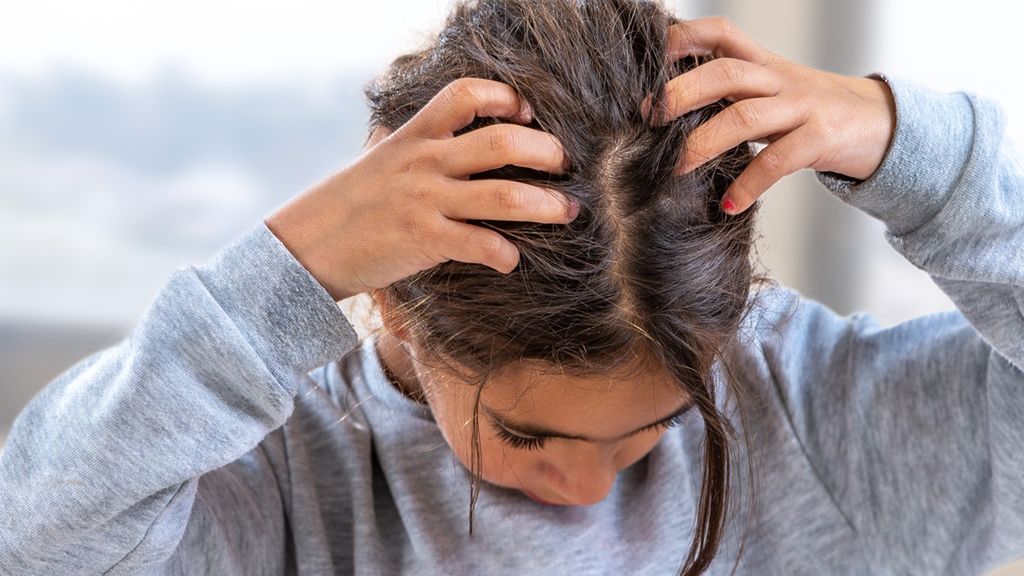 Szampon przeciwłupieżowy dla dzieci zawiera składniki odpowiednie dla dziecięcej skóry głowy