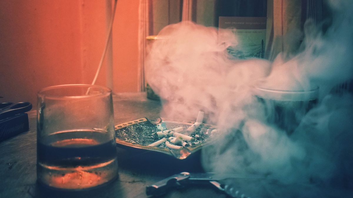 Kobieta została zatrzymana za rozpijanie nieletnich córek 