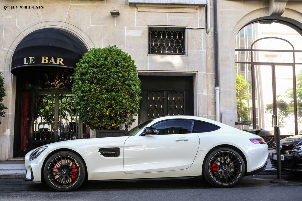 Jey Wild fotografuje supersamochody na ulicach Wrocławia, Londynu i Paryża 19