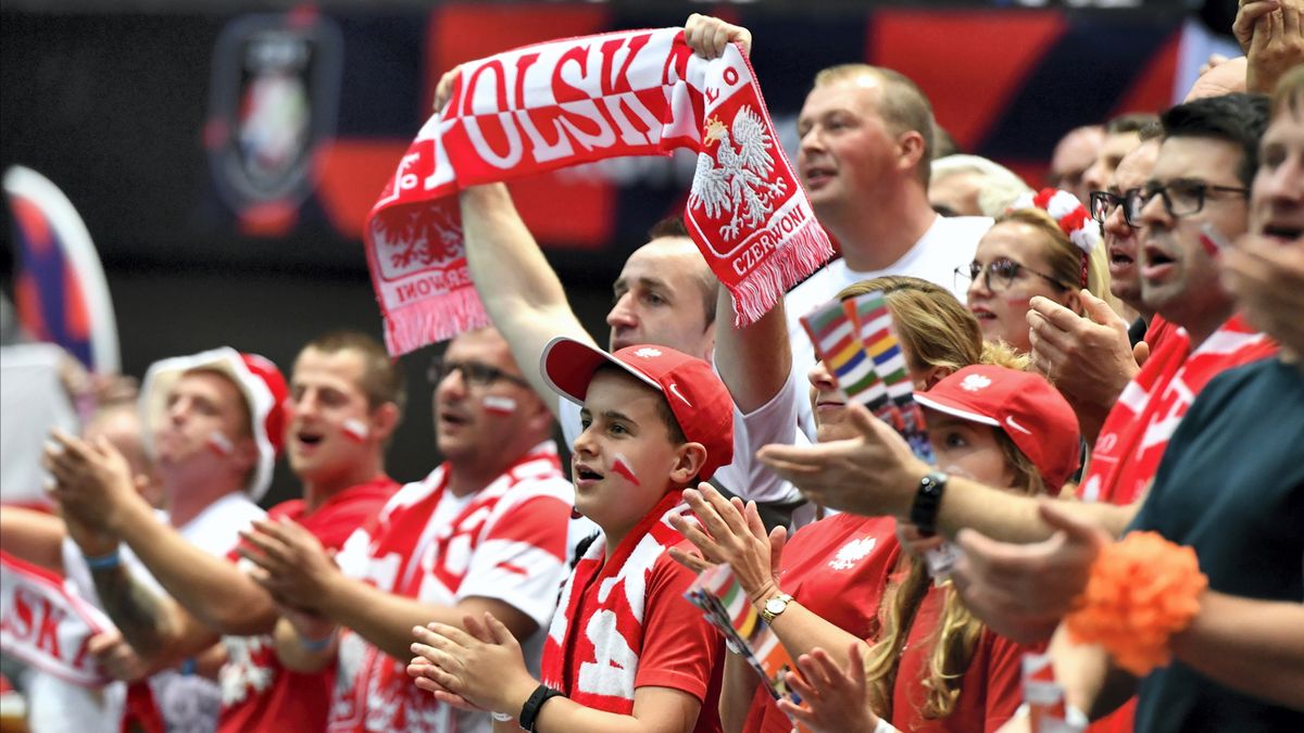 polscy kibice podczas meczu Biało-Czerwonych na ME siatkarzy 2019