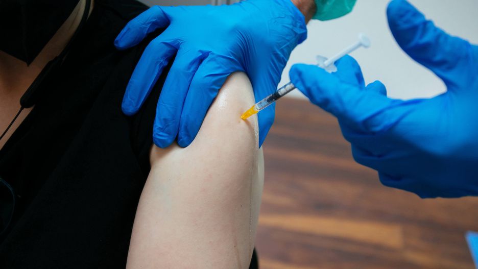 Warszawa. Stołeczny ratusz przedłuża akcję szczepienia dla wszystkich chętnych