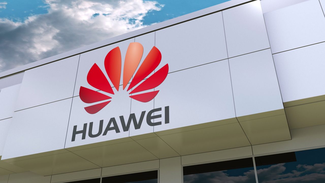 Logo Huawei na elewacji budynku z depositphotos