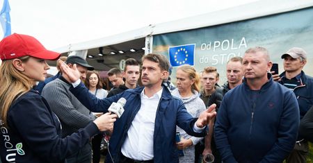 Agrounia chce dymisji ministra rolnictwa. "Zboże przyjeżdża w wagonach po gnojówce"
