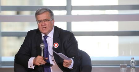 Kampania prezydencka 2015. Komorowski obiecuje kartę młodego przedsiębiorcy