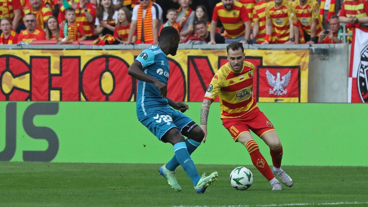 PAP / Na zdjęciu: Afimico Pululu i Marc Bartra (z lewej)