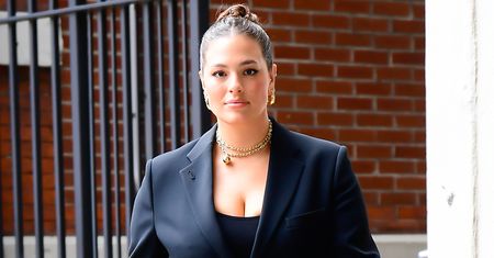 Ciężarna Ashley Graham pozuje nago. "Kobiece ciało to cud"