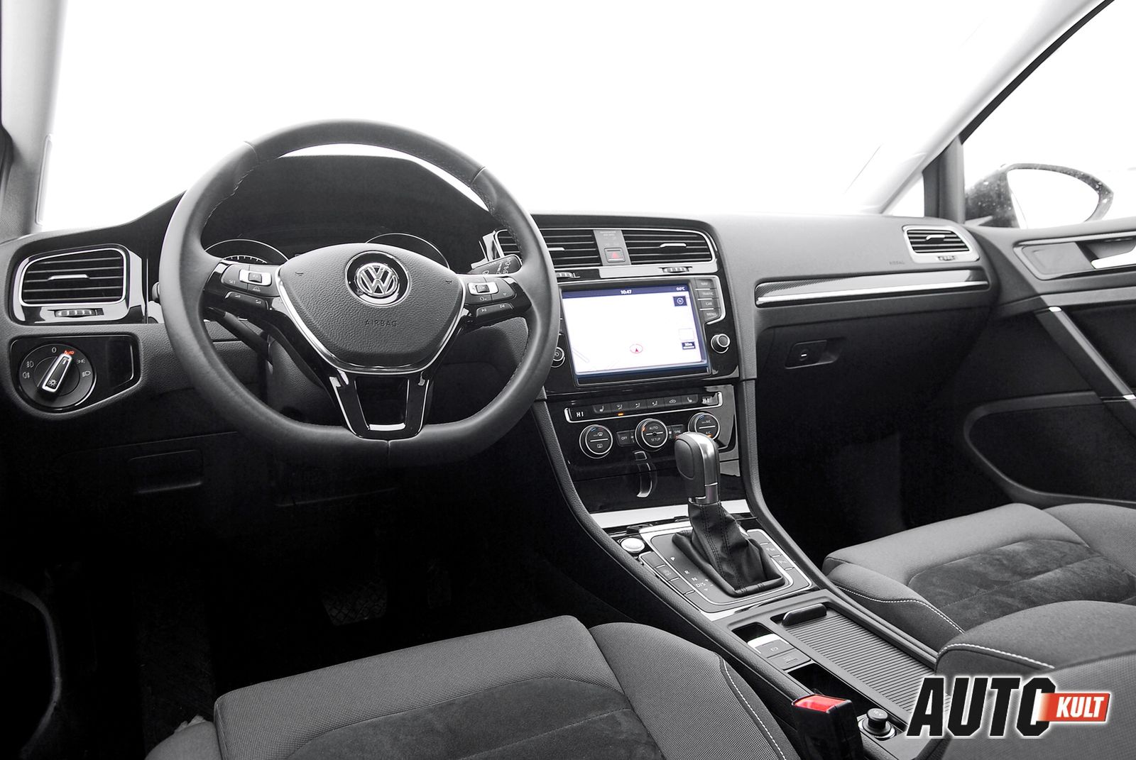 Volkswagen Golf Variant VII 2,0 TDI Highline vs. Ford Focus Kombi 1,6 EcoBoost Titanium - test  [galeria] 19