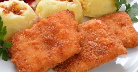 Wrzuć na patelnię podczas smażenia ryby. W domu nie będzie się unosił przykry zapach