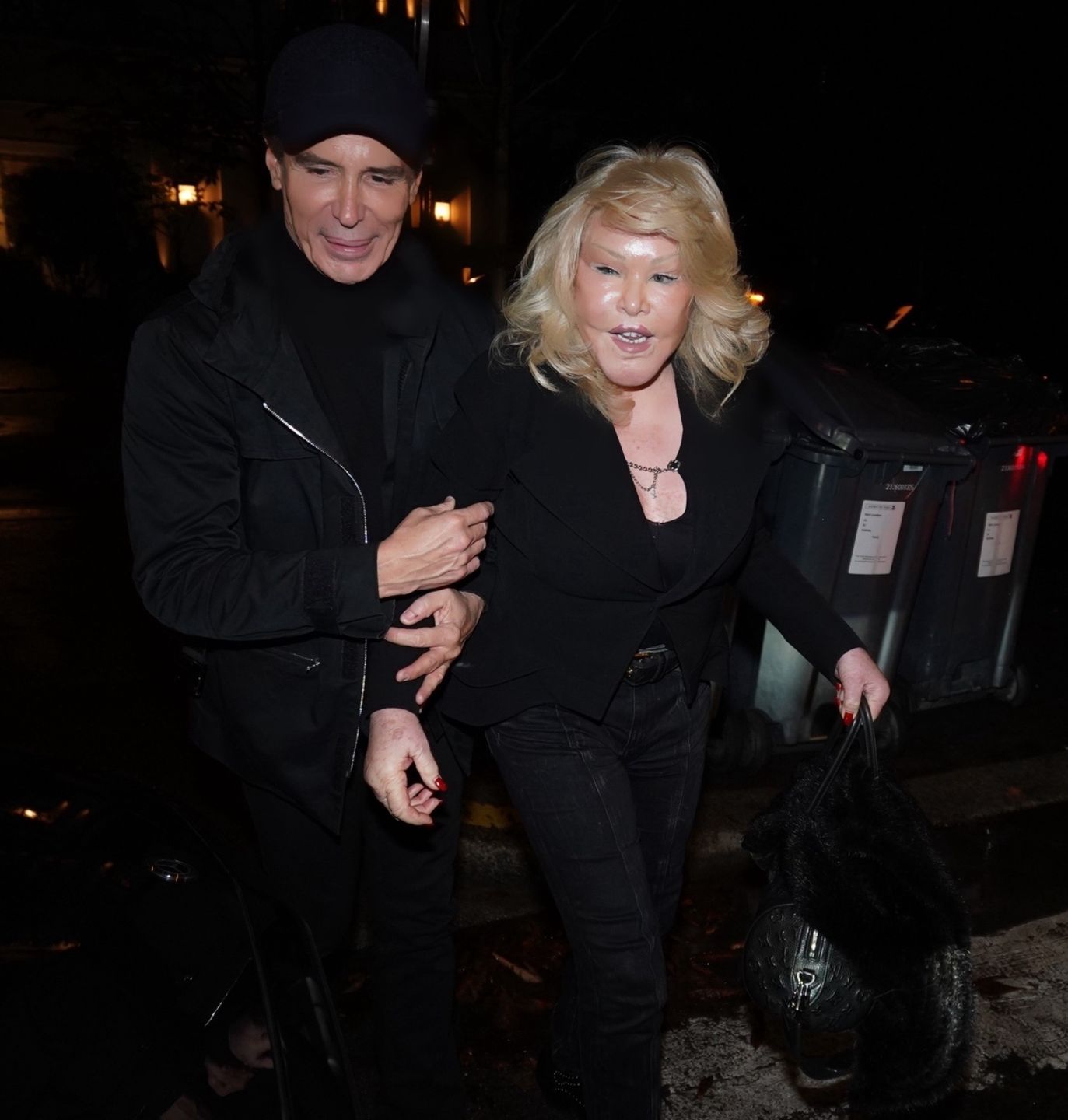 "Kobieta Kot" imprezuje w Paryżu z narzeczonym