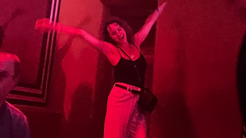 Roześmiana Monika Mrozowska imprezuje na mieście do 3 nad ranem