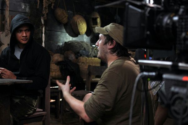 Gareth Evans na planie ''The Raid 2: Infiltracja''