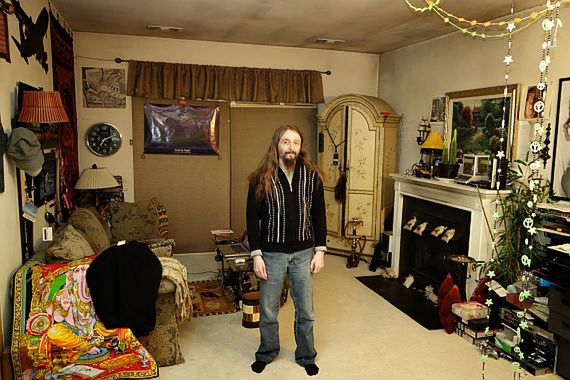 Kris Kaspersky w swoim mieszkaniu w Reston.
