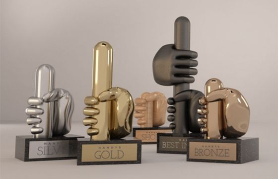 Handy Awards obśmiewają festiwalowe zadęcie branży reklamowej. Co na to polscy marketingowcy?