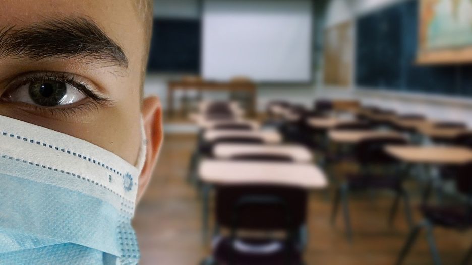 Po wprowadzeniu czwartego stopnia zagrożenia epidemicznego w Czechach do szkół będzie mogła wrócić część uczniów. 