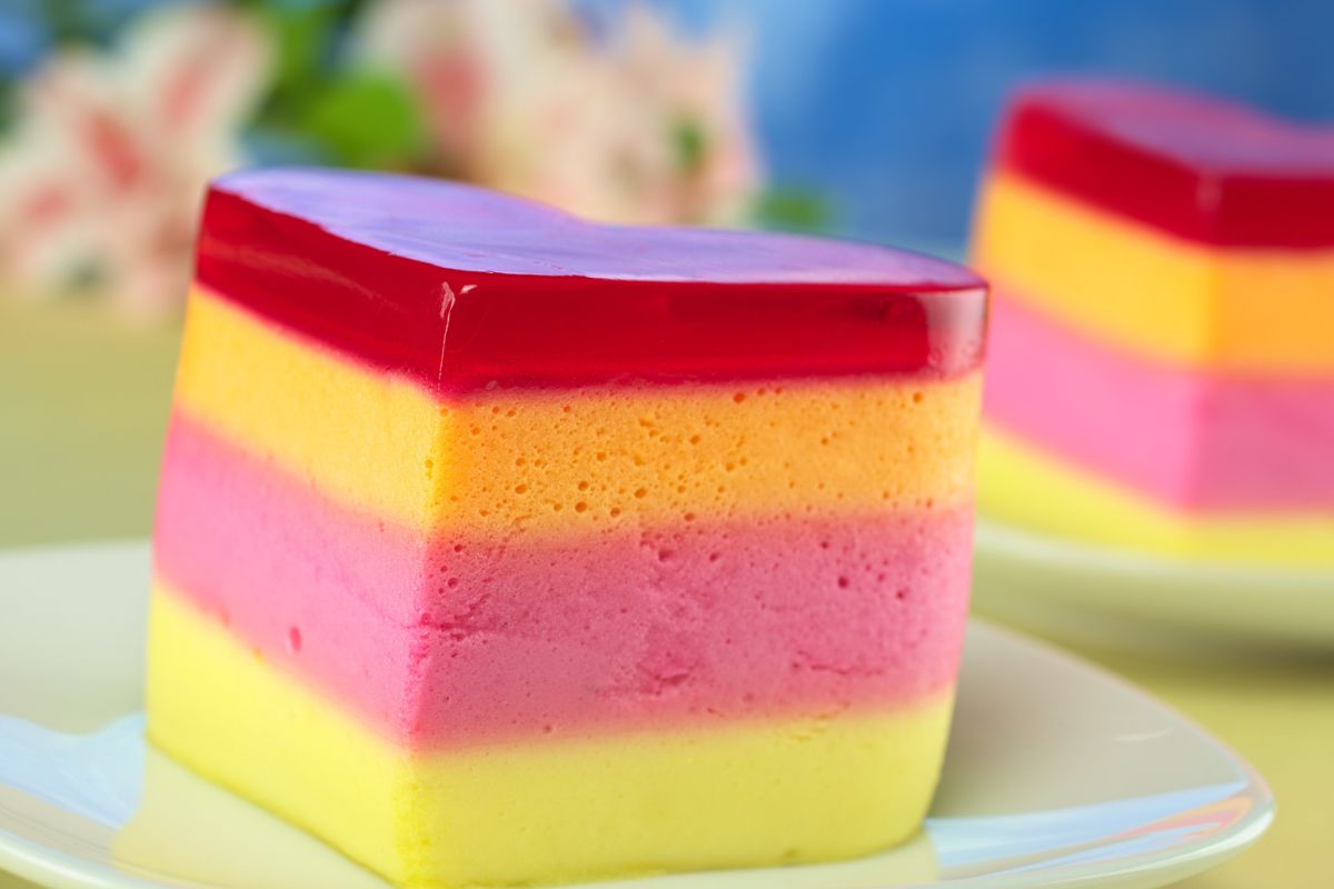 Na wielkanocny poniedziałek szwagierka robi sernik z galaretkami. Dzieci go uwielbiają