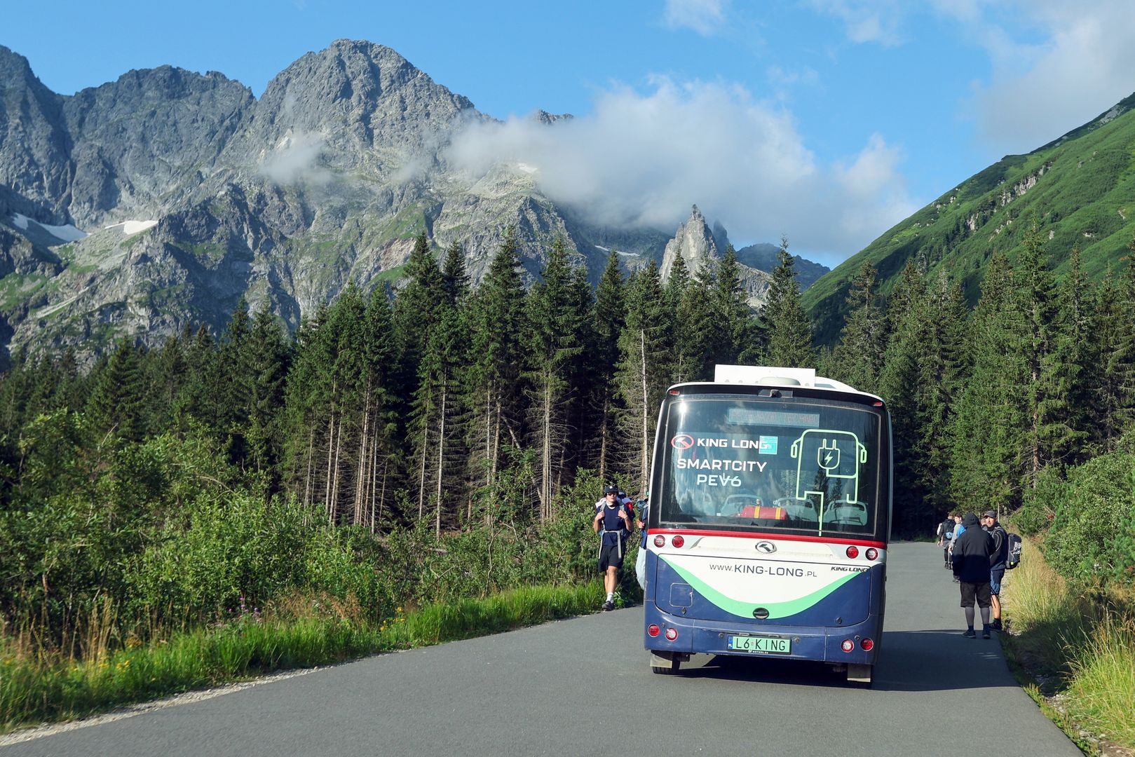 Aż 85 zł drożej. Cena za przejazd elektrykiem na Morskie Oko szokuje