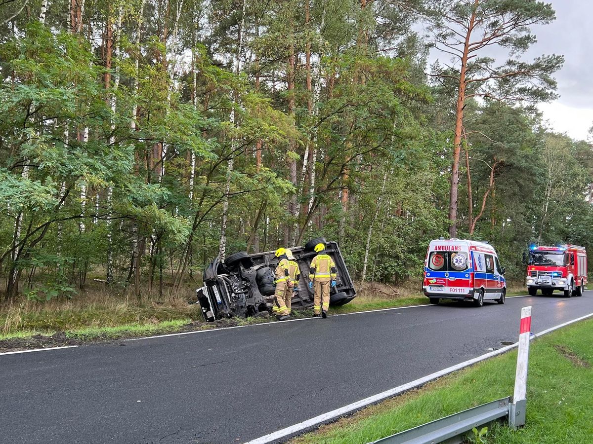 Furgon z gotówką w rowie. Wypadek w Lubuskiem