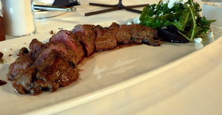 Pieczona polędwiczka z jagnięciny australijskiej bez kości (samo mięso)