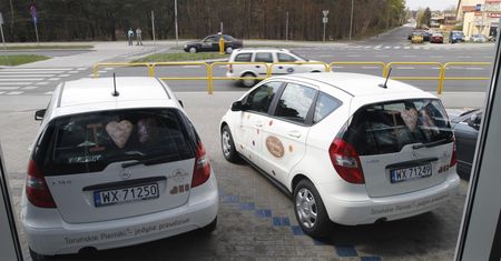Leasingowa gorączka przed końcem roku. "Wykorzystują okazję, by wcisnąć auto"