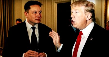 Elon Musk współpracujący z Donaldem Trumpem to dla niego cios nie do zniesienia. Doug Derwin robi wszystko, by to zmienić
