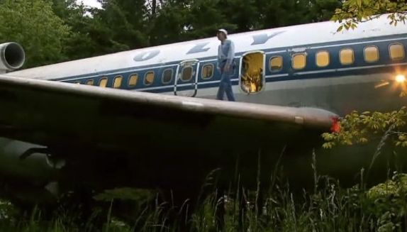 Boeing 727 przerobiony na odjazdowe mieszkanie [wideo]