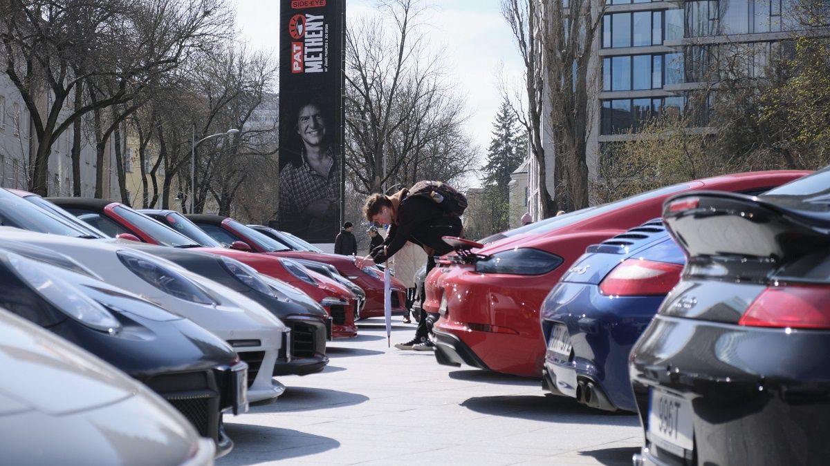 Zlot Porsche Club Poland na placu Teatralnym w Lublinie