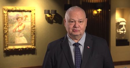 Adam Glapiński zarobił w NBP krocie. Dzięki prezydentowi zarobi jeszcze więcej