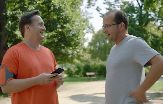 Robert Górski i Mikołaj Cieślak przy bieganiu reklamują Orange na Kartę (wideo)