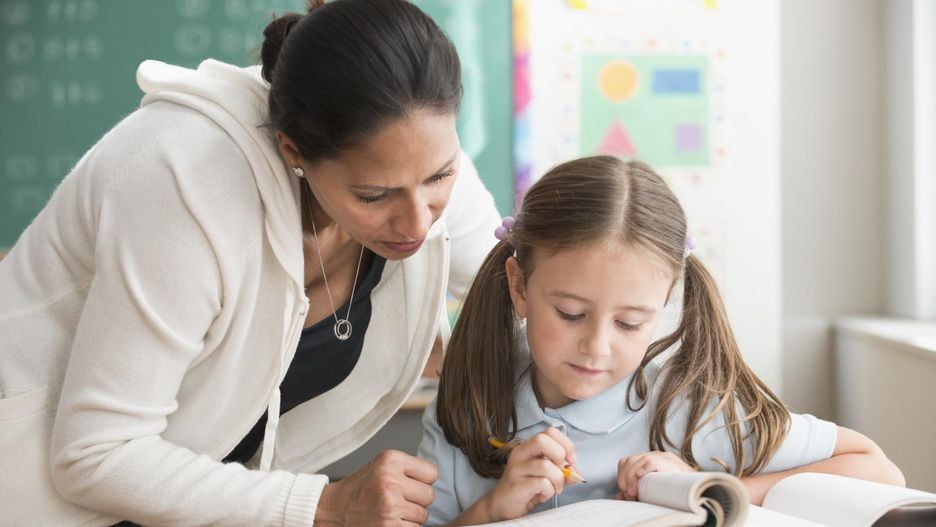 Nowe rekomendacje MEN dla szkół. Jak rozmawiać z dziećmi o kryzysach?