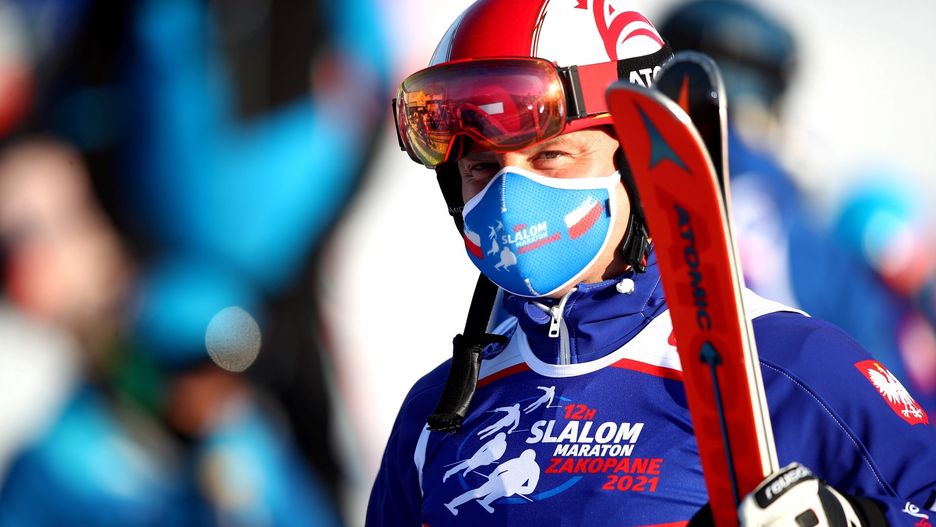  Prezydent Andrzej Duda podczas inauguracji VII edycji charytatywnych zawodów w narciarstwie alpejskim "12H Slalom Maraton Zakopane 2021"