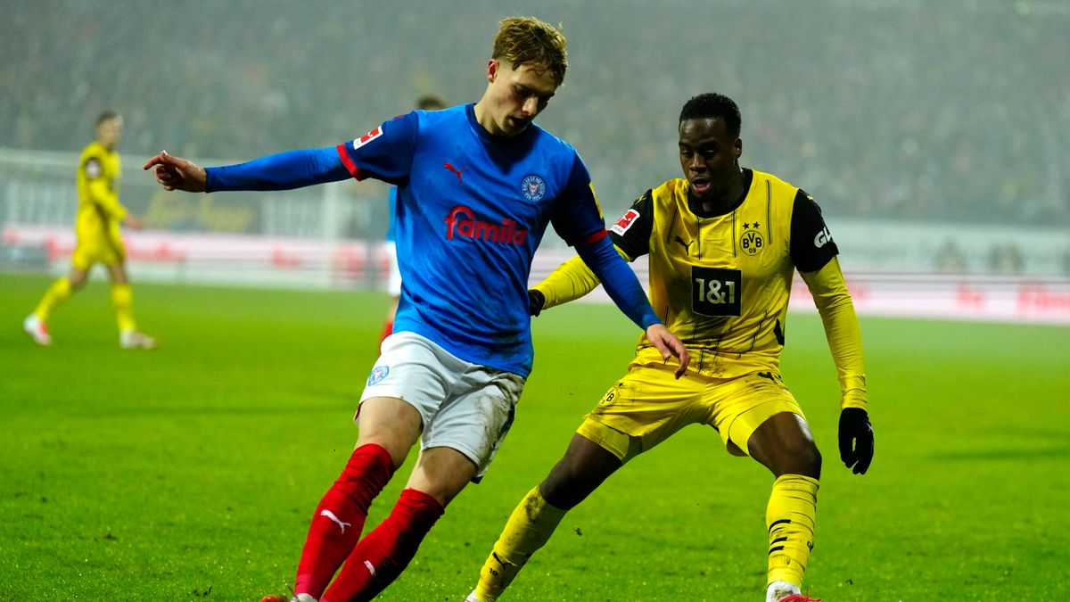 PAP/EPA / Martin Ziemer / Mecz Bundesligi: Holstein Kiel - Borussia Dortmund